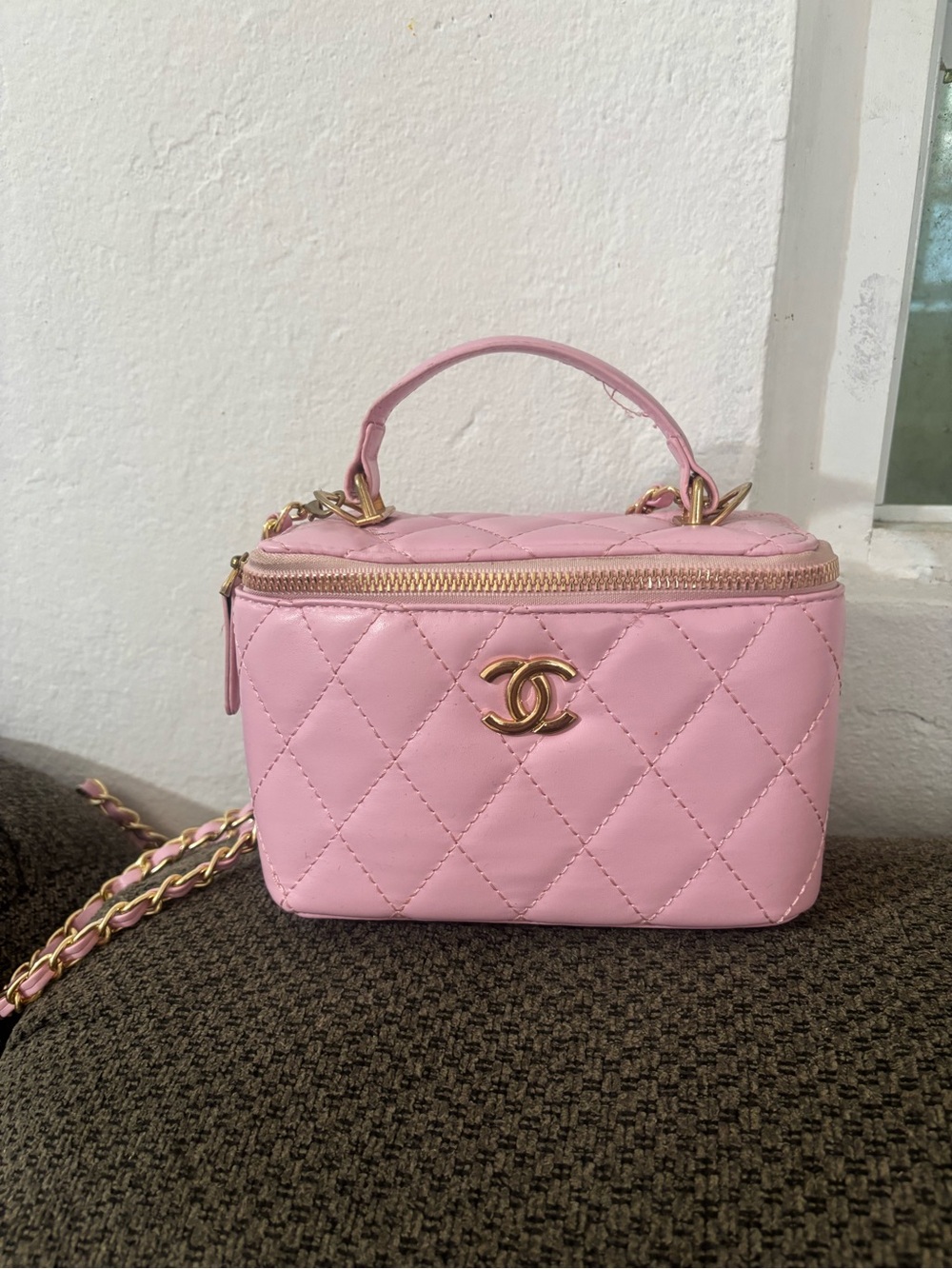 Source Unknown Pink Quilted Crossbody Vanity Bag with Gold Hardware